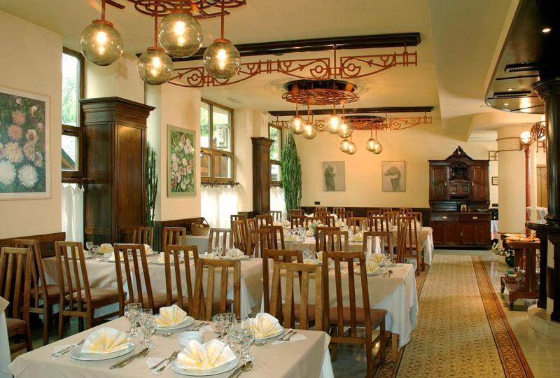 Hotel Irisa Бухарест Экстерьер фото