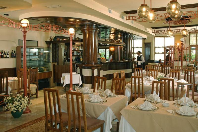Hotel Irisa Бухарест Экстерьер фото